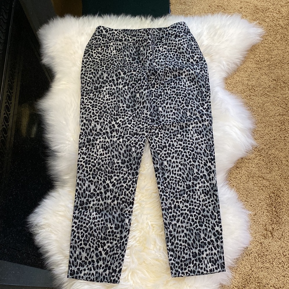 WHBM Snow Leopard Pants, Size Slim Ankle, 2 Regular